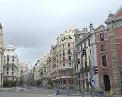 calles vacías confinamiento pandemia COVID19 historia, generada por IA