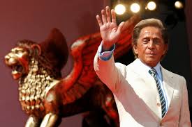 Valentino Garavani, estilista italiano, morre aos 93 anos