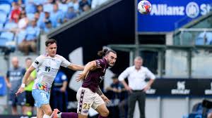 Quintal's quality helps Sydney sneak past Roar