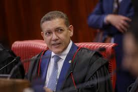 Nunes Marques rejeita pedido de deputado do PT e advogado próximo a Lula para vetar exibição de filme sobre Bolsonaro na eleição