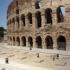 Europe swelters under heatwave, Rome tourists seek relief