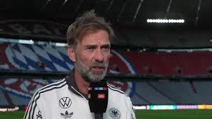 Derry Scherhant spielt: Jürgen Klopp zaubert für Serbien-Spiel dicke Überraschung aus dem Hut — n-tv.de