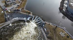 Flash flood warning in Michigan due to levee breaches