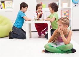 Resultado de imagen de NIÑO TIMIDO O INTROVERTIDO