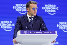 O que fez Emmanuel Macron usar óculos de sol durante discurso em Davos