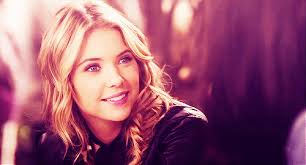 Znalezione obrazy dla zapytania ashley benson gif