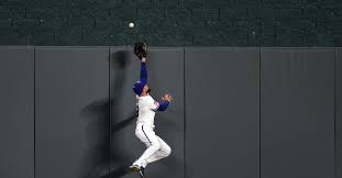 Royals offense cannot overcome Royals bullpen in 7-5 loss