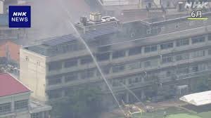 東京 小学校火事 電気ストーブは音楽教諭の私物 私服など干す