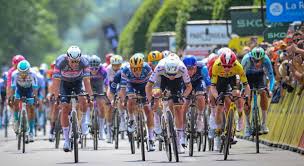 Vingegaard y Pogacar: Duelo Estelar en el Critérium Dauphiné 2025 - Imagen ilustrativa del artículo