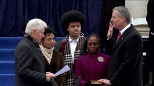 Résultat de recherche d'images pour "de blasio shovel"