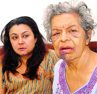 Actress Divya Jyoti Sharma with her mother. Pic/Imtiyaz Khan - Actress_Divya-Jyoti-Sharma_