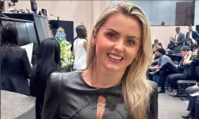 Clariana Barão prioriza propostas de proteção à mulher e à infância