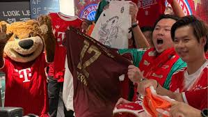 „Das ist lächerlich“: Übertragungsprobleme beim Testspiel des FC Bayern bringen Fans auf die Palme