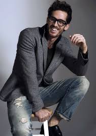 Resultado de imagem para maneiras de usar calça destroyed masculina