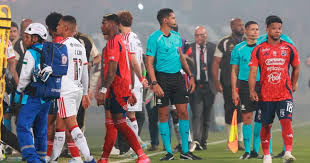 Así se dio la protesta que llevó a cancelar el partido entre DIM y Flamengo | El Colombiano