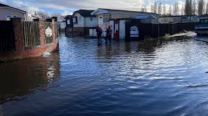 Iford Bridge Home Park residents told 'evacuate' as river rises
