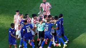 Paraguay-France : en vidéo, une bagarre générale et le geste très limite d’un Sud-Américain sur Mbappé