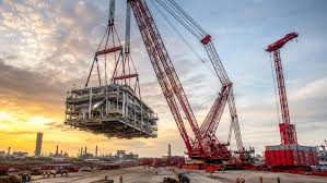 The world's strongest land crane arrives with 6,000 tons to lift mega pieces, reduce high-altitude assemblies, and change the construction of plants and platforms.
