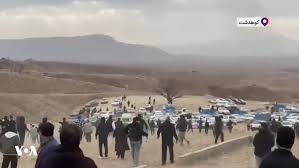 حمله سرکوبگران به حاضران در مراسم خاکسپاری معترض کشته‌شده در کوهدشت