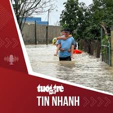 Tin tức tối 24-11: Lũ trên sông Trà Câu lên nhanh, người dân hối hả chạy lũ