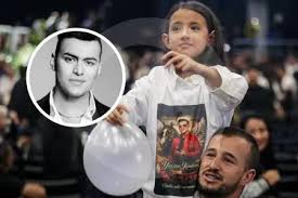 Video | “Oren por mi papá”: el desgarrador último adiós de la hija menor de Yeison Jiménez en su homenaje en Bogotá