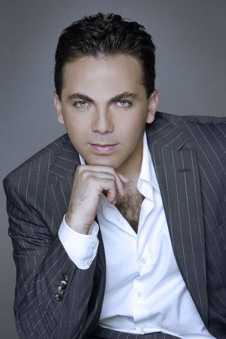 Cristian Castro, es cantautor y actor mexicano. Es hijo de los actores  Verónica Castro y Manuel El Loco Valdés.Y es sobrino