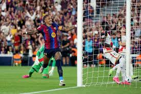 رافينيا وجمال يقودان برشلونة لفوز كبير على رايو فايكانو بالدوري