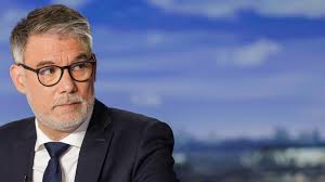 Municipales: pour le PS, une position d'équilibre délicate et une pluie de critiques