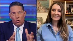¿Quién es Paloma Valencia, la candidata del uribismo que busca ser presidenta de Colombia con apoyo del centro?
