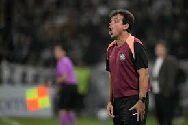 Após derrota marcada pelos desfalques, Diniz espera contar com volta de jogadores para clássico