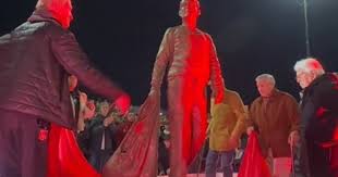 Estudiantes de La Plata: Homenaje a Zubeldía y Show de Drones en el 120° Aniversario - Imagen principal del artículo