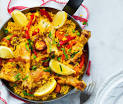 Paella med kyckling och räkor