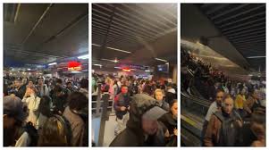 Linhas 1-Azul, 2-Verde e 15-Prata do Metrô circulam com velocidade reduzida após falha no sistema de portas