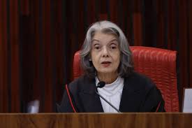 Cármen Lúcia vota para suspender flexibilização da Lei da Ficha Limpa