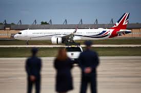 Kong Charles på historisk statsbesøk i USA midt i diplomatisk krise