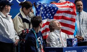 Ilia Manilin garante ouro para a equipe dos EUA na patinação artística