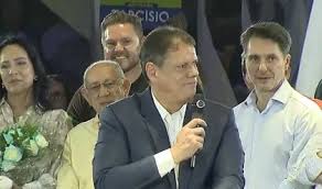 Tarcísio discursa para plateia esvaziada em convenção do Republicanos
