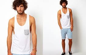 Resultado de imagem para homens short masculino bem curtos camiseta cavada