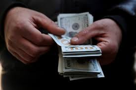 Dólar hoje cai 0,47%, a R$ 5,02, após idas e vindas sobre conversas entre Irã-EUA