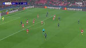 ¡TIRO ATAJADO! disparo por Rodrygo.