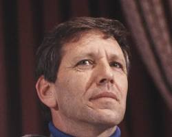 Kép erről: Amos Oz author portrait