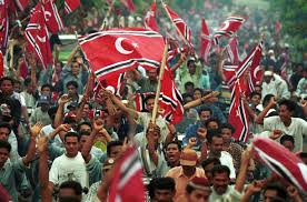 Bendera aceh yang ketika ini menjadi sorotan publik ternyata hanya mencerminkan politik dan  PENOLAKAN  BENDERA GAM