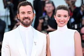 Justin Theroux Says His 'First Impression Was Wow' When He Met Fiancée 
Nicole Brydon Bloom