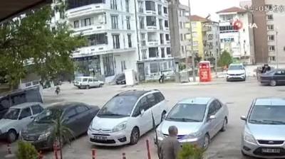 Yalova’da motosiklet ile cipin çarpıştığı kaza kamerada - AHaber Video İzle