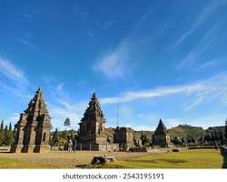 Gambar Candi Arjuna with natural background