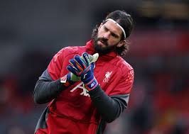 Alisson avança em recuperação e fica perto de volta após dois meses; CBF também acompanha Paquetá