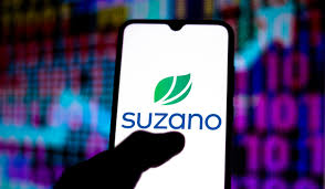 Suzano reverte prejuízo e lucra R$ 116 mi no 4º tri; mantém restrição sobre produção