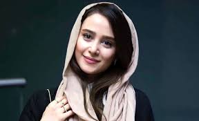 عکس الناز حبیبی با اکسسوری خاص در اینستاگرام