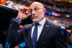 Luis de la Fuente sale en defensa de sus jugadores tras el incidente en San Mamés : 
