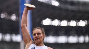 « Aller chercher une médaille » : Mélina Robert-Michon vise un podium aux JO 2028, à 49 ans